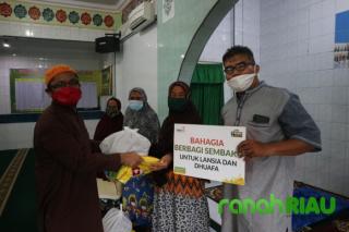 Wujud rasa Peduli terhadap sesama, Lazismu Pekanbaru berbagi sembako di Tangkerang Utara